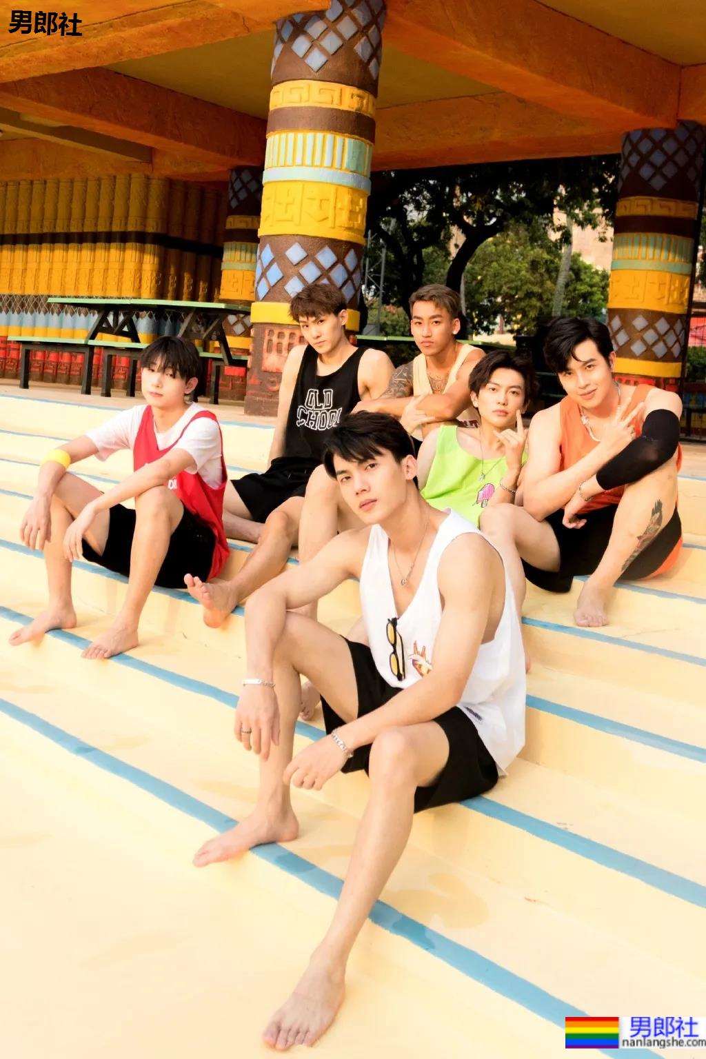 最帅救生员小视频刷屏,除了他这些大长腿体育生帅哥也在赚外块!-51虹马