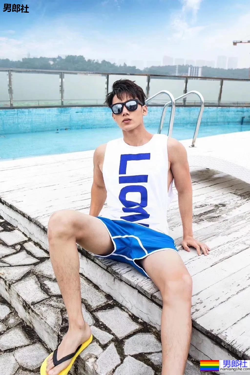 最帅救生员小视频刷屏,除了他这些大长腿体育生帅哥也在赚外块! - 51虹马 最帅救生员小视频刷屏,除了他这些大长腿体育生帅哥也在赚外块! - 51虹马