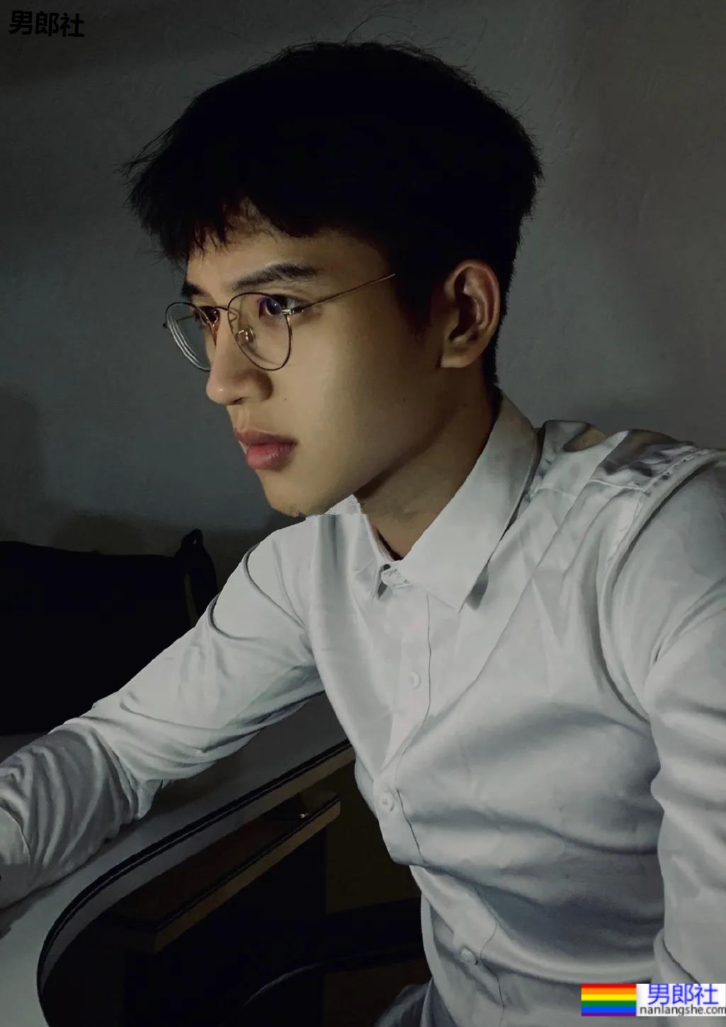 最帅救生员小视频刷屏,除了他这些大长腿体育生帅哥也在赚外块! - 51虹马 最帅救生员小视频刷屏,除了他这些大长腿体育生帅哥也在赚外块! - 51虹马