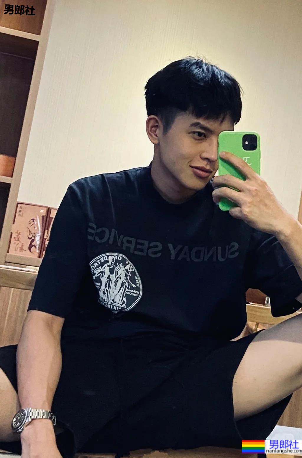 最帅救生员小视频刷屏,除了他这些大长腿体育生帅哥也在赚外块! - 51虹马 最帅救生员小视频刷屏,除了他这些大长腿体育生帅哥也在赚外块! - 51虹马