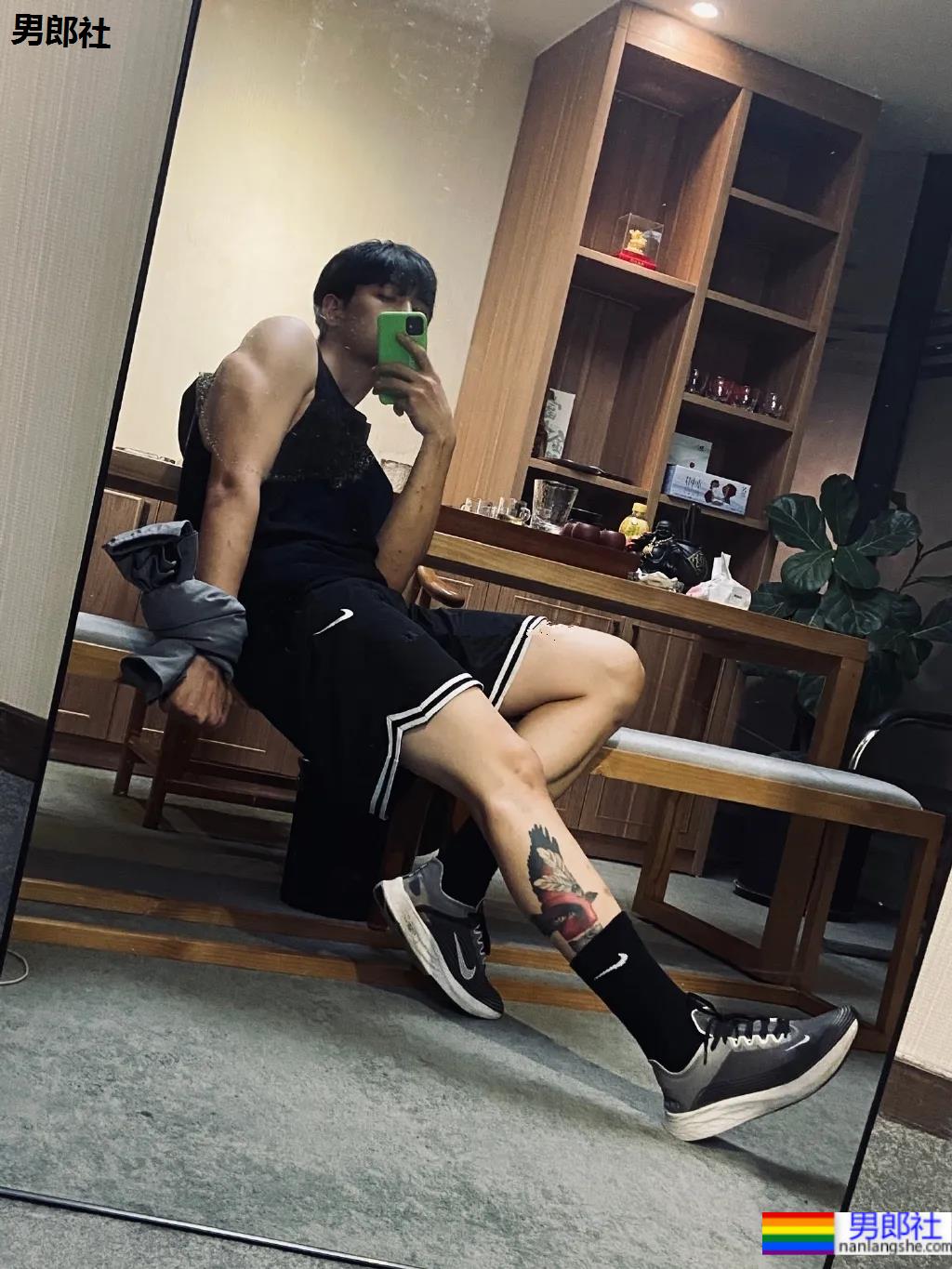 最帅救生员小视频刷屏,除了他这些大长腿体育生帅哥也在赚外块! - 51虹马 最帅救生员小视频刷屏,除了他这些大长腿体育生帅哥也在赚外块! - 51虹马