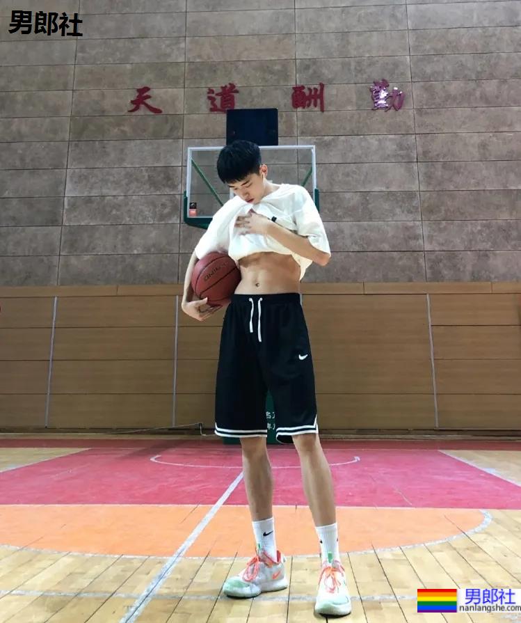 190CM薄肌篮球体育生，山西的男孩纸也没让人失望呢！ - 51虹马