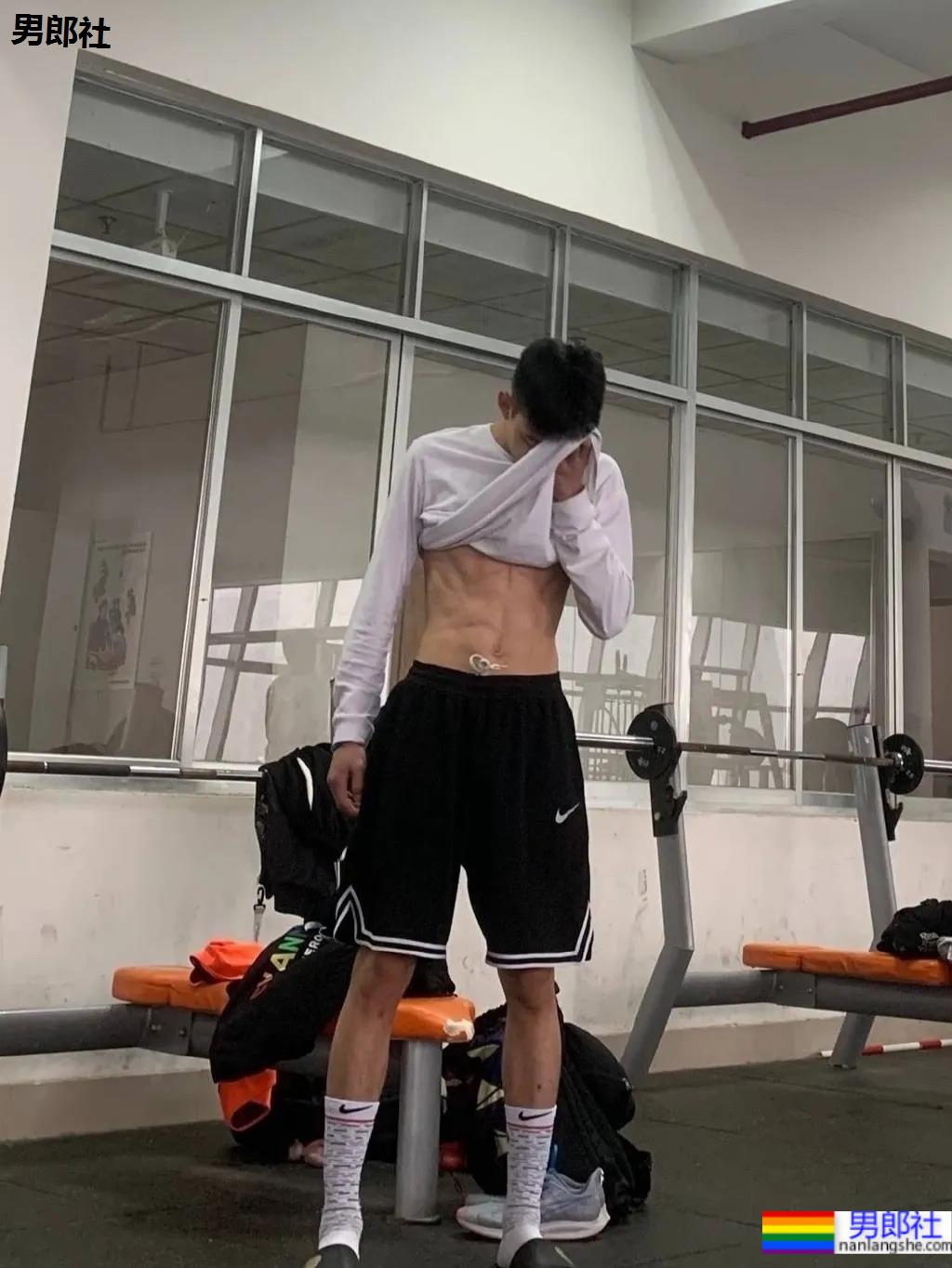 190CM薄肌篮球体育生，山西的男孩纸也没让人失望呢！ - 51虹马