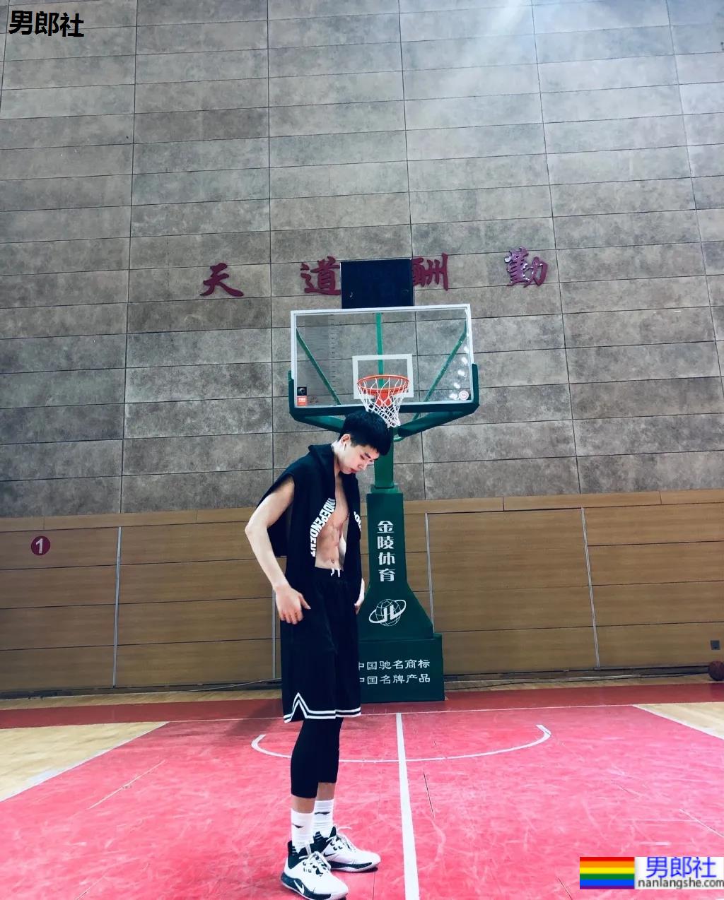 190CM薄肌篮球体育生，山西的男孩纸也没让人失望呢！ - 51虹马