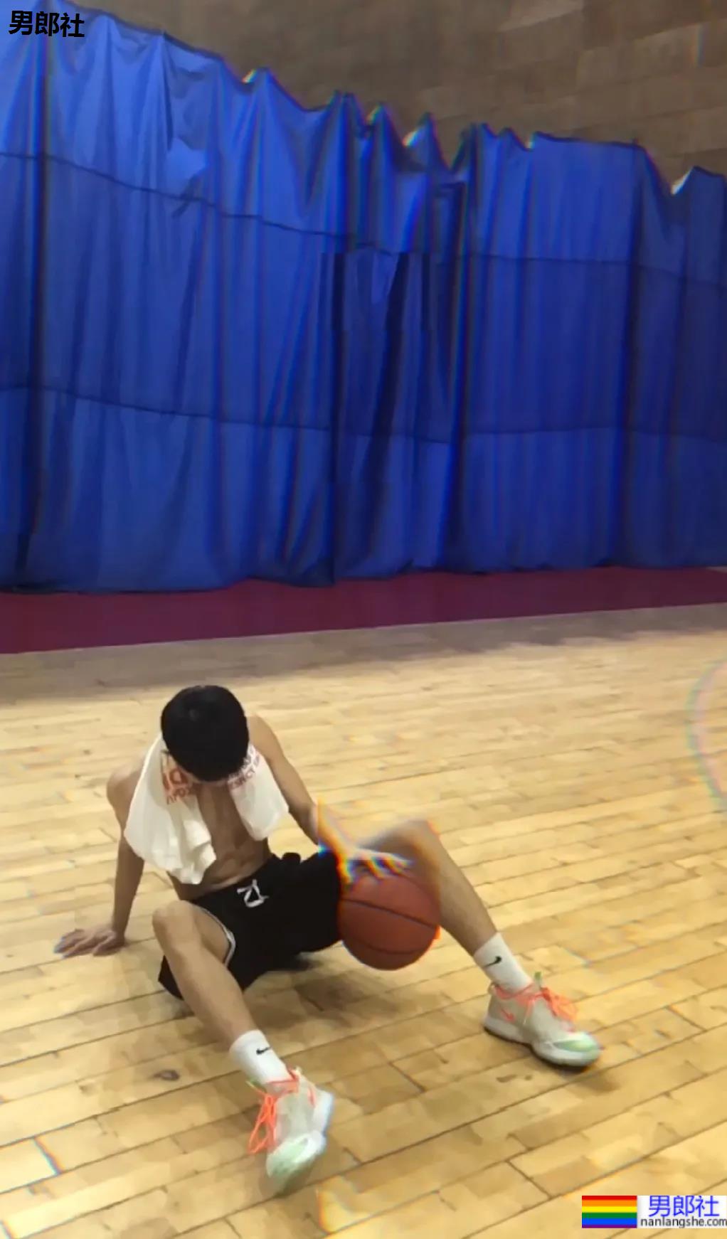 190CM薄肌篮球体育生，山西的男孩纸也没让人失望呢！ - 51虹马