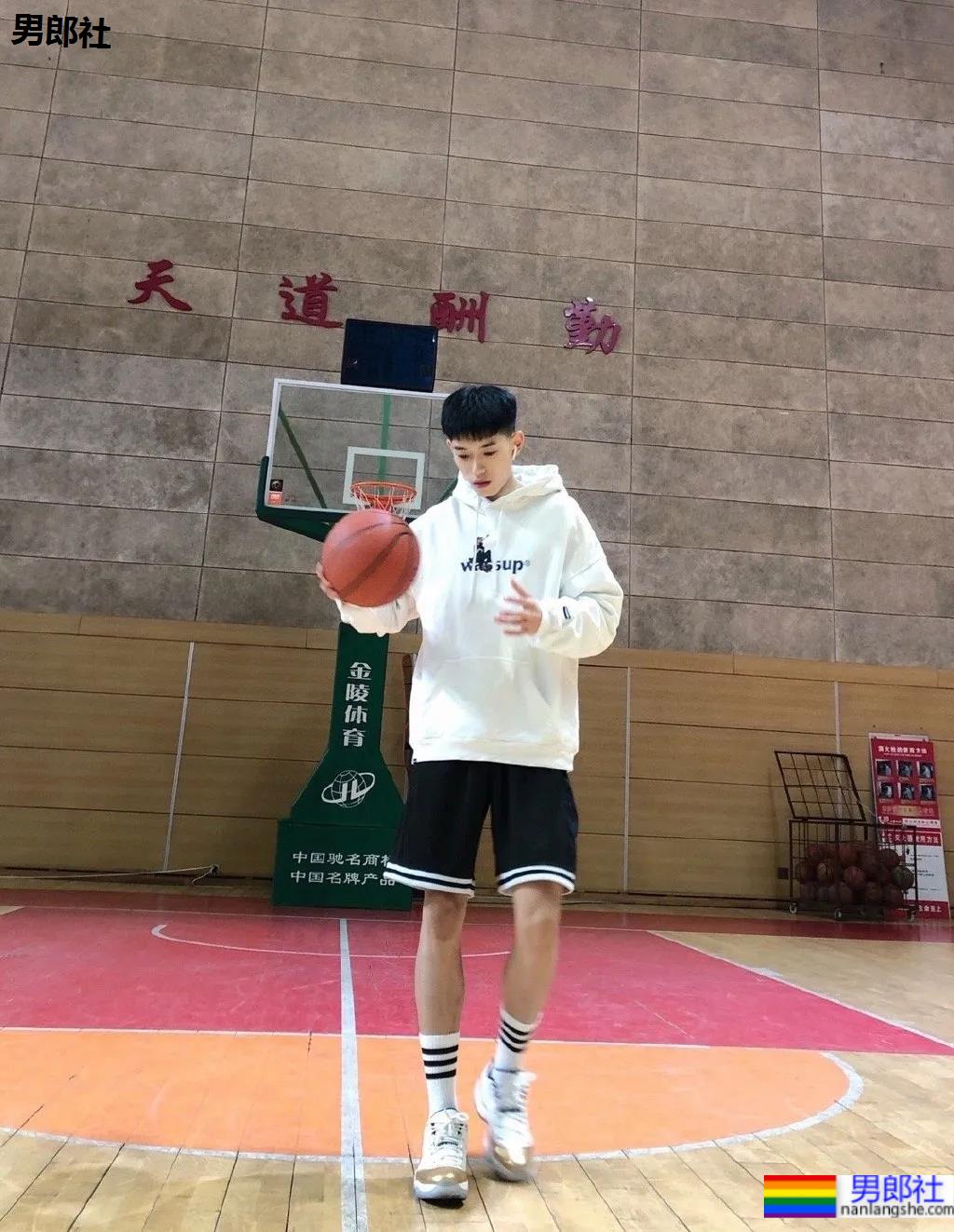 190CM薄肌篮球体育生，山西的男孩纸也没让人失望呢！ - 51虹马
