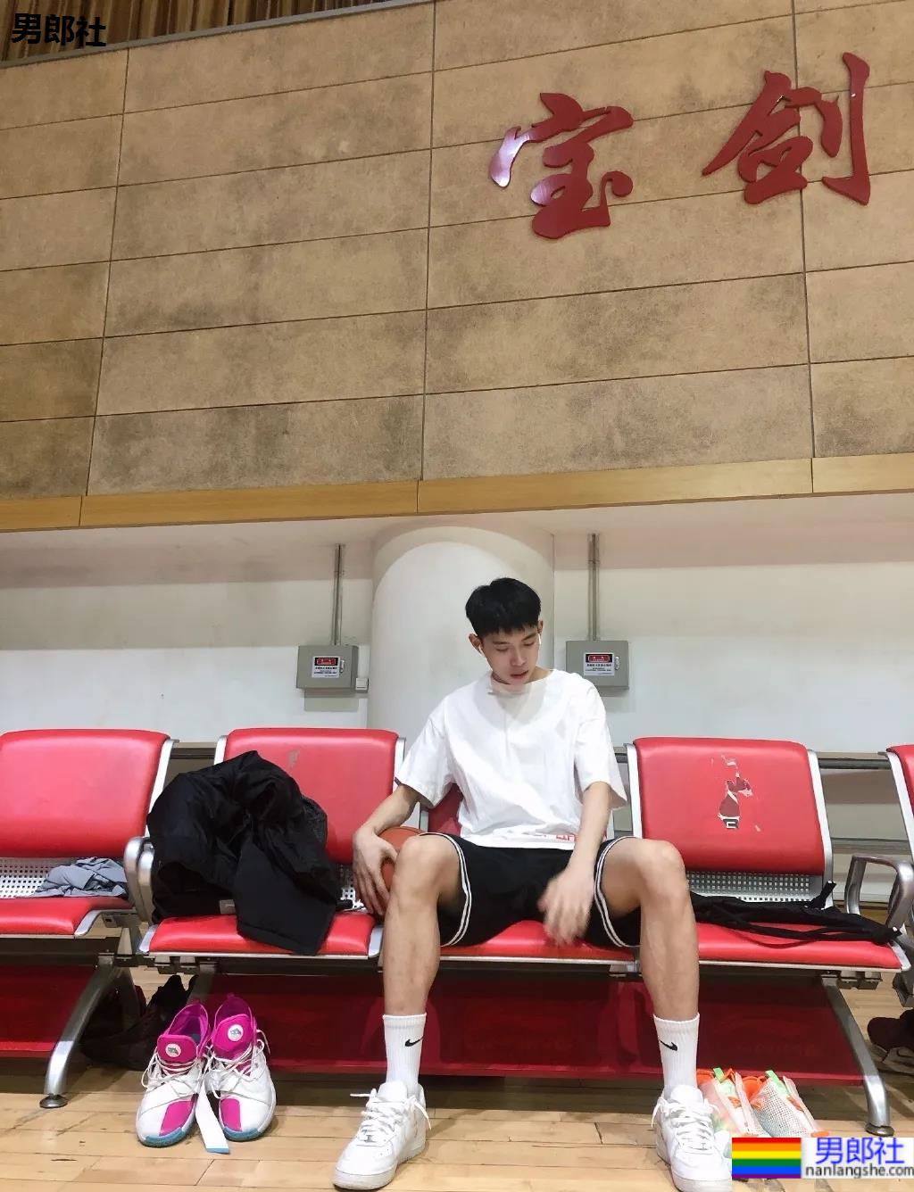 190CM薄肌篮球体育生，山西的男孩纸也没让人失望呢！ - 51虹马