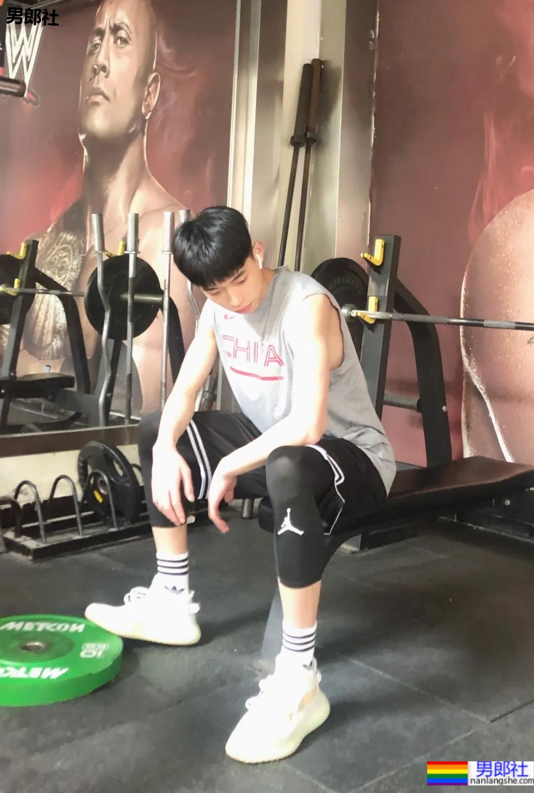 190CM薄肌篮球体育生，山西的男孩纸也没让人失望呢！ - 51虹马