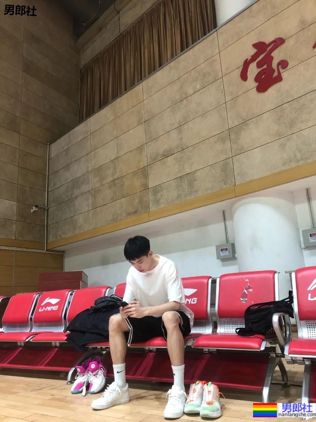 190CM薄肌篮球体育生，山西的男孩纸也没让人失望呢！ - 51虹马