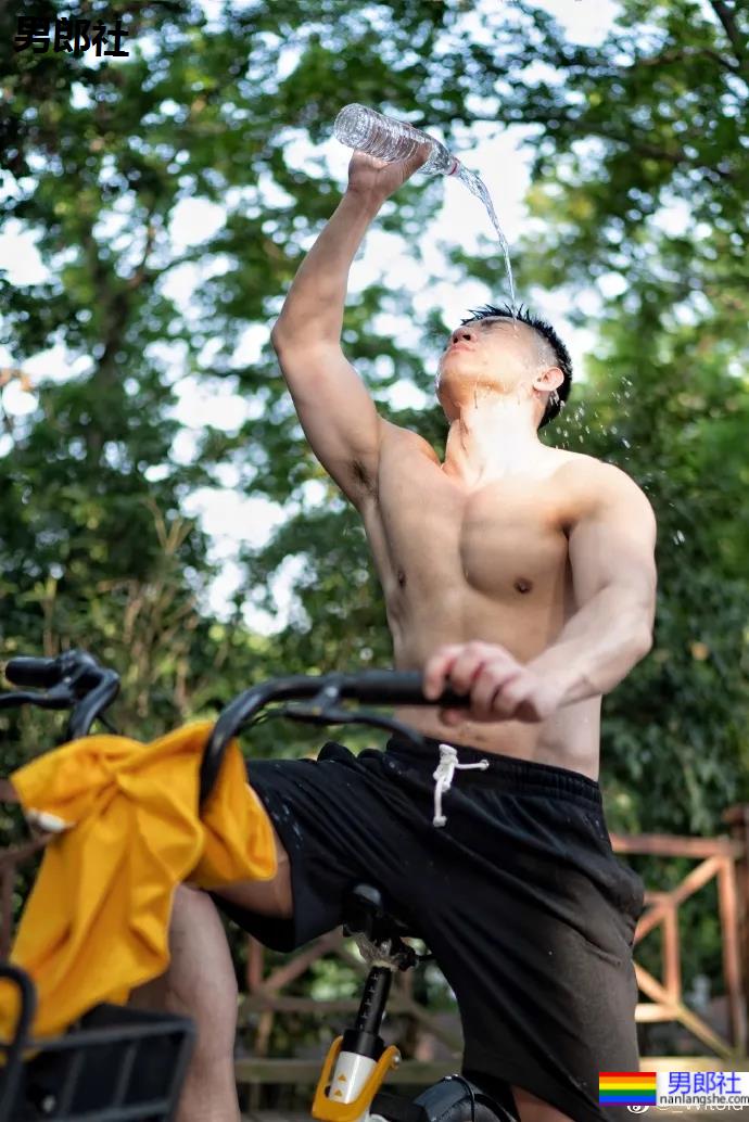 徐维森御用男模硬照大片一览，这肉体治好了网友的性冷淡！ - 51虹马