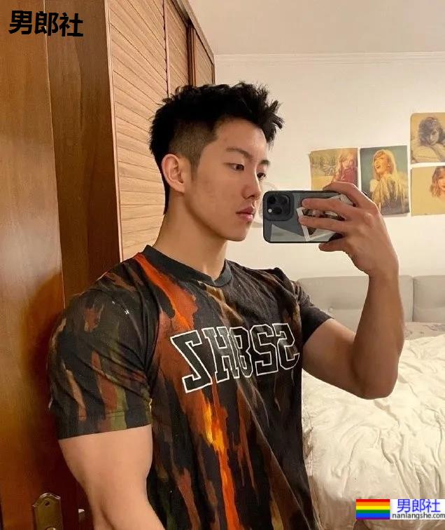 大一小奶狗直播走红,这颜值这身材不输流量小鲜肉! - 51虹马 大一小奶狗直播走红,这颜值这身材不输流量小鲜肉! - 51虹马