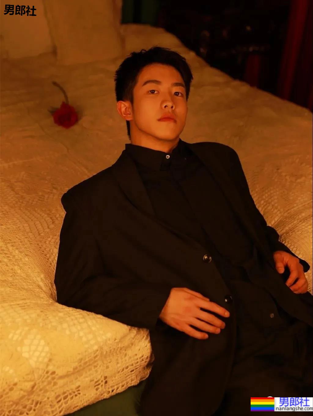 大一小奶狗直播走红,这颜值这身材不输流量小鲜肉! - 51虹马 大一小奶狗直播走红,这颜值这身材不输流量小鲜肉! - 51虹马