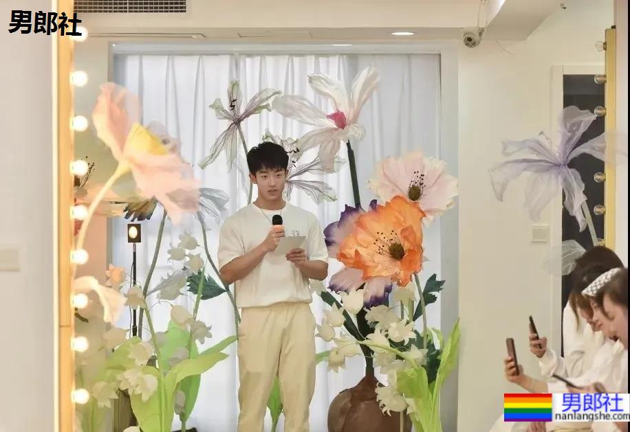 大一小奶狗直播走红,这颜值这身材不输流量小鲜肉! - 51虹马 大一小奶狗直播走红,这颜值这身材不输流量小鲜肉! - 51虹马