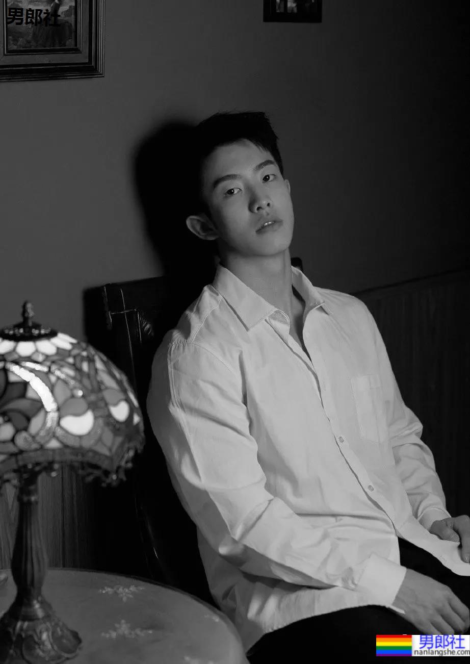 大一小奶狗直播走红,这颜值这身材不输流量小鲜肉! - 51虹马 大一小奶狗直播走红,这颜值这身材不输流量小鲜肉! - 51虹马