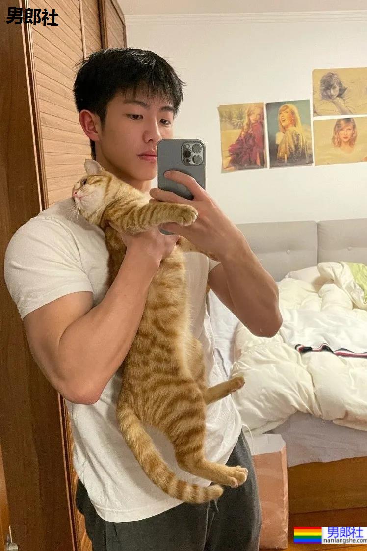 大一小奶狗直播走红,这颜值这身材不输流量小鲜肉! - 51虹马 大一小奶狗直播走红,这颜值这身材不输流量小鲜肉! - 51虹马