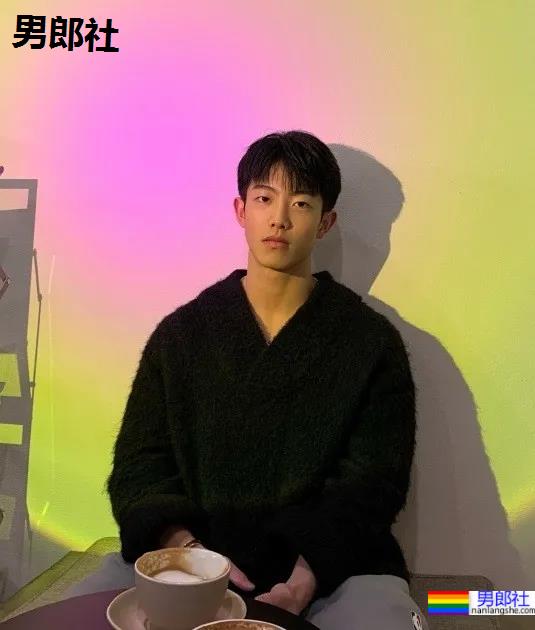 大一小奶狗直播走红,这颜值这身材不输流量小鲜肉! - 51虹马 大一小奶狗直播走红,这颜值这身材不输流量小鲜肉! - 51虹马