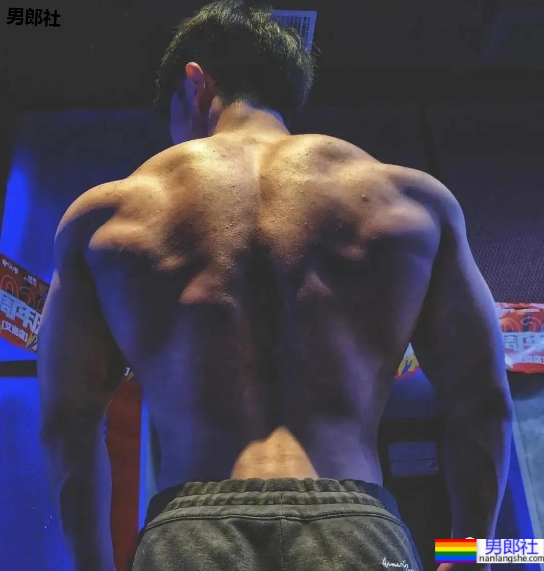 大一小奶狗直播走红,这颜值这身材不输流量小鲜肉! - 51虹马 大一小奶狗直播走红,这颜值这身材不输流量小鲜肉! - 51虹马