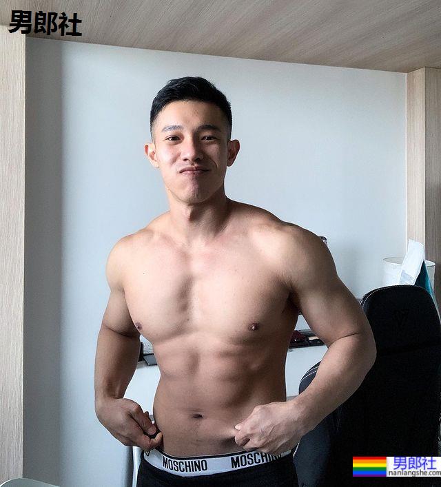 美好早晨给你阳光活力!新加坡肌肉帅哥补充能量来源:Cavell Lim - 51虹马 美好早晨给你阳光活力!新加坡肌肉帅哥补充能量来源:Cavell Lim - 51虹马