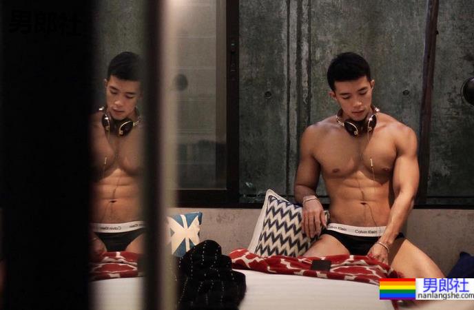 被抓拍的肌肉男找到了,因身材太好被人纹身到大腿上了! - 51虹马 被抓拍的肌肉男找到了,因身材太好被人纹身到大腿上了! - 51虹马