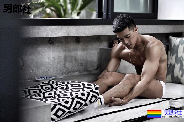 被抓拍的肌肉男找到了,因身材太好被人纹身到大腿上了! - 51虹马 被抓拍的肌肉男找到了,因身材太好被人纹身到大腿上了! - 51虹马