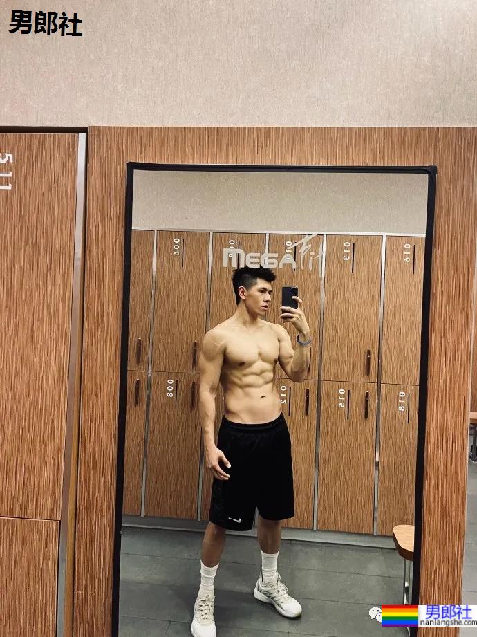 184CM西安体院的小哥哥,超爱更衣室自拍 - 51虹马 184CM西安体院的小哥哥,超爱更衣室自拍 - 51虹马