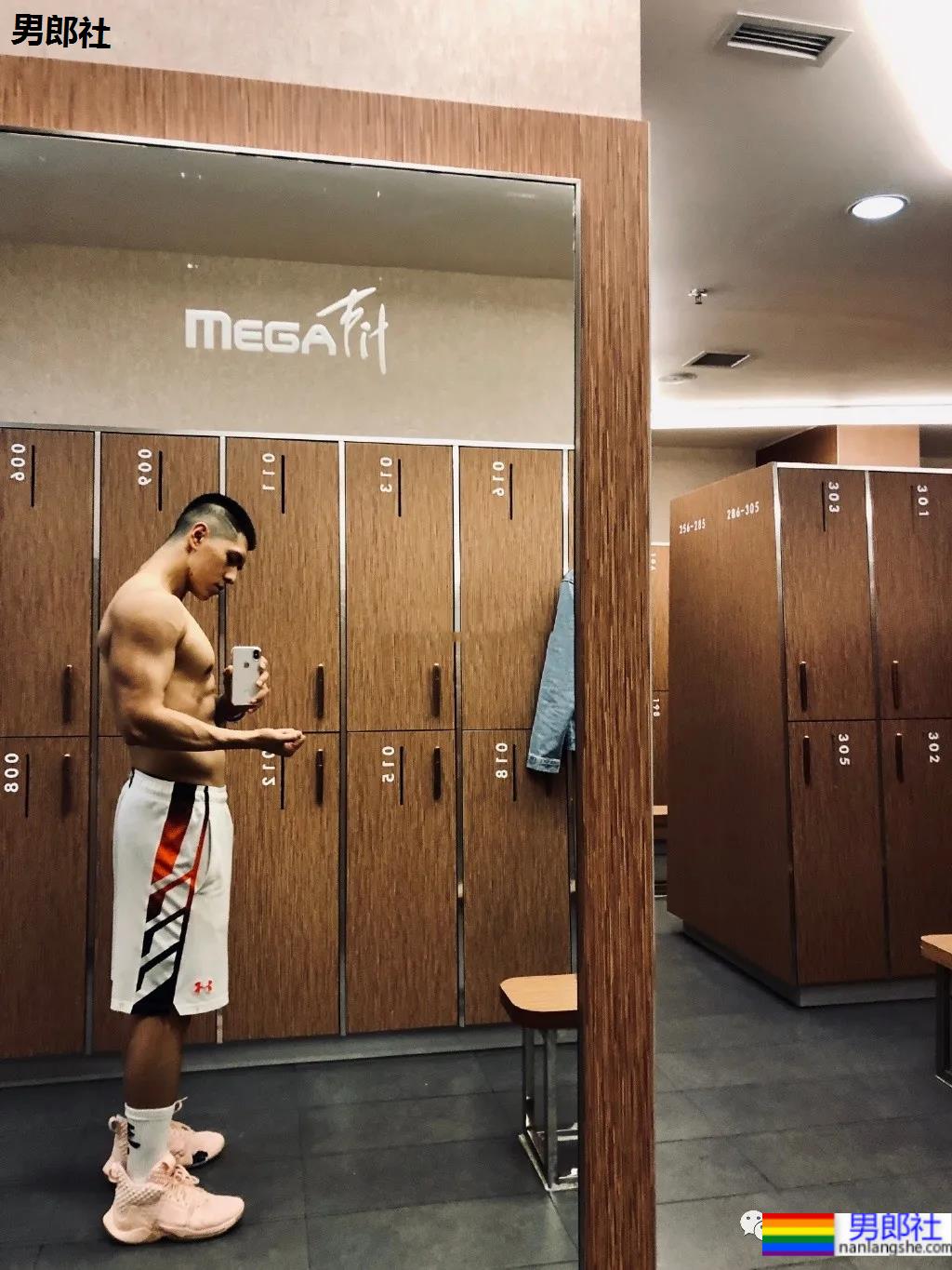 184CM西安体院的小哥哥,超爱更衣室自拍 - 51虹马 184CM西安体院的小哥哥,超爱更衣室自拍 - 51虹马