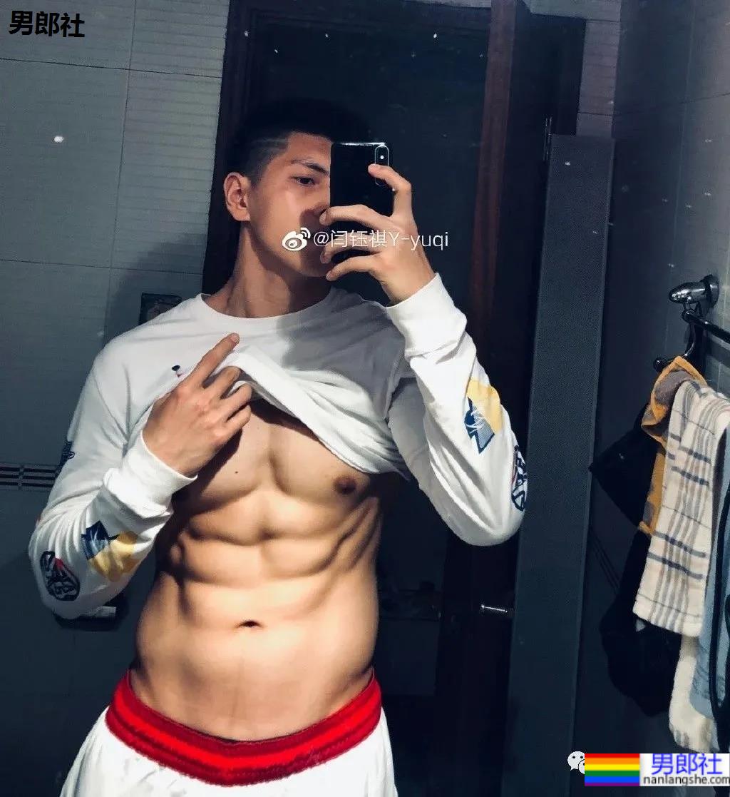 184CM西安体院的小哥哥,超爱更衣室自拍 - 51虹马 184CM西安体院的小哥哥,超爱更衣室自拍 - 51虹马