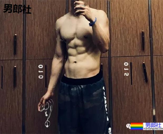 184CM西安体院的小哥哥,超爱更衣室自拍 - 51虹马 184CM西安体院的小哥哥,超爱更衣室自拍 - 51虹马