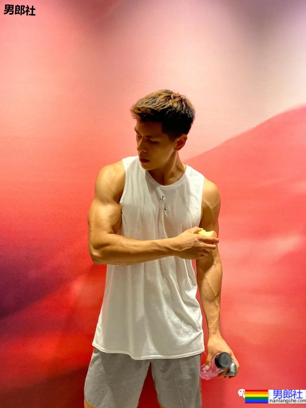 184CM西安体院的小哥哥,超爱更衣室自拍 - 51虹马 184CM西安体院的小哥哥,超爱更衣室自拍 - 51虹马