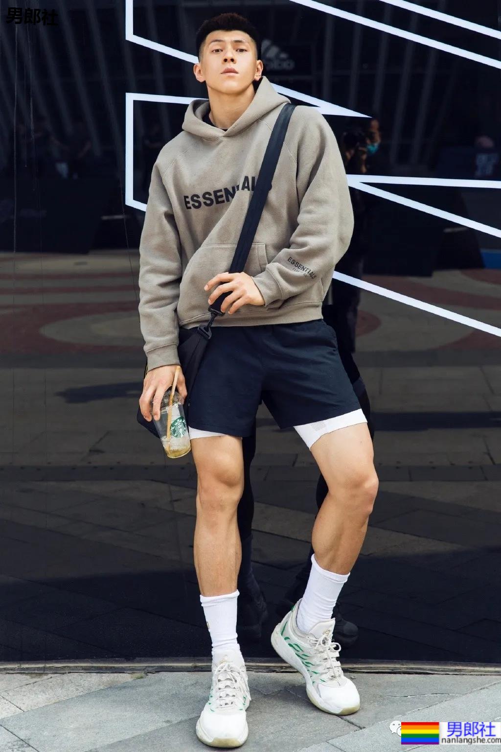 184CM西安体院的小哥哥,超爱更衣室自拍 - 51虹马 184CM西安体院的小哥哥,超爱更衣室自拍 - 51虹马