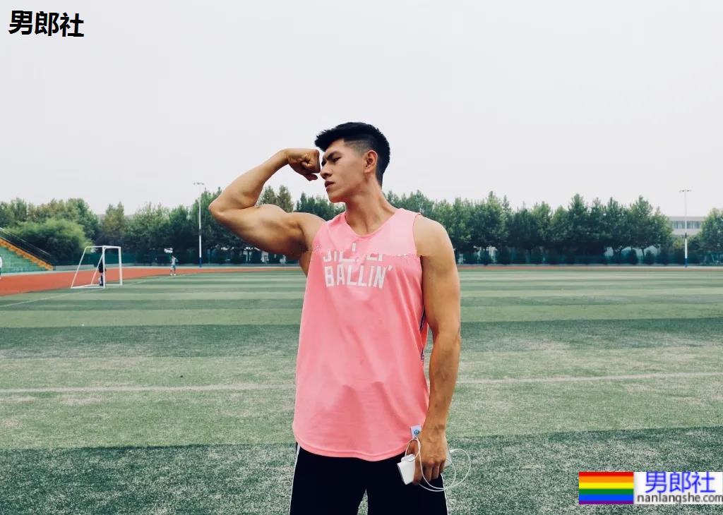 184CM西安体院的小哥哥,超爱更衣室自拍 - 51虹马 184CM西安体院的小哥哥,超爱更衣室自拍 - 51虹马