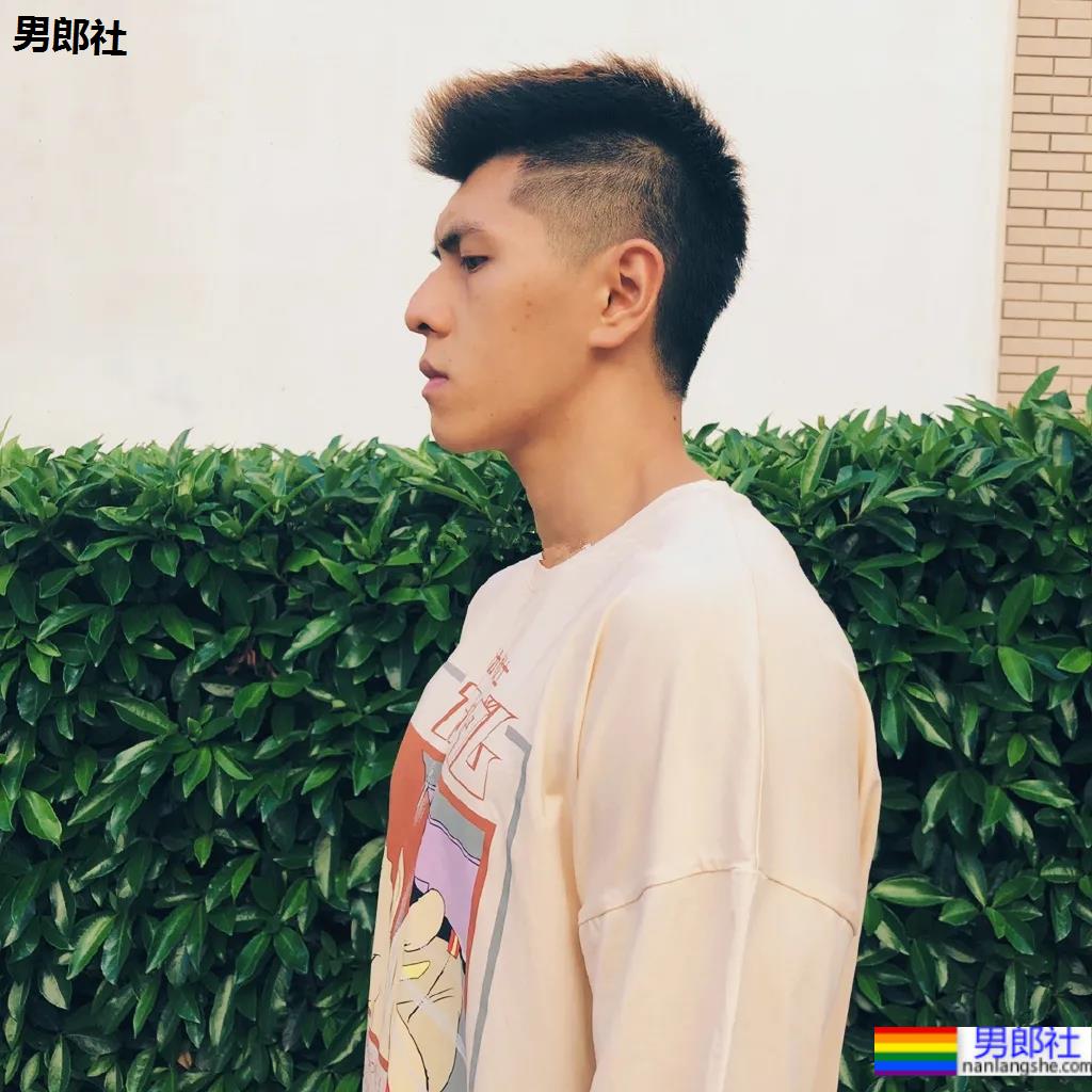 184CM西安体院的小哥哥,超爱更衣室自拍 - 51虹马 184CM西安体院的小哥哥,超爱更衣室自拍 - 51虹马