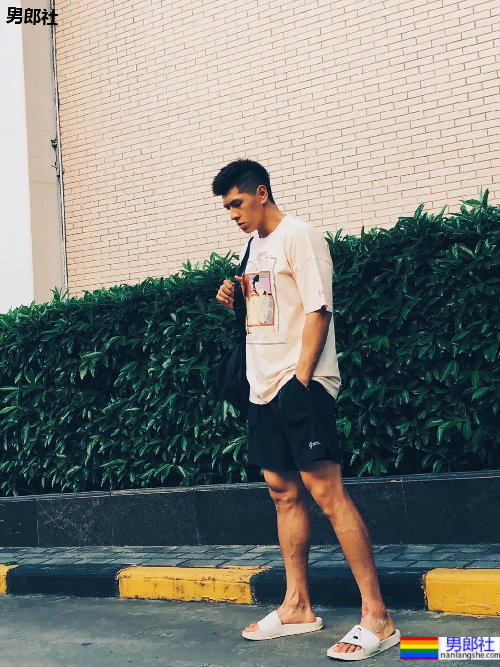 184CM西安体院的小哥哥,超爱更衣室自拍 - 51虹马 184CM西安体院的小哥哥,超爱更衣室自拍 - 51虹马