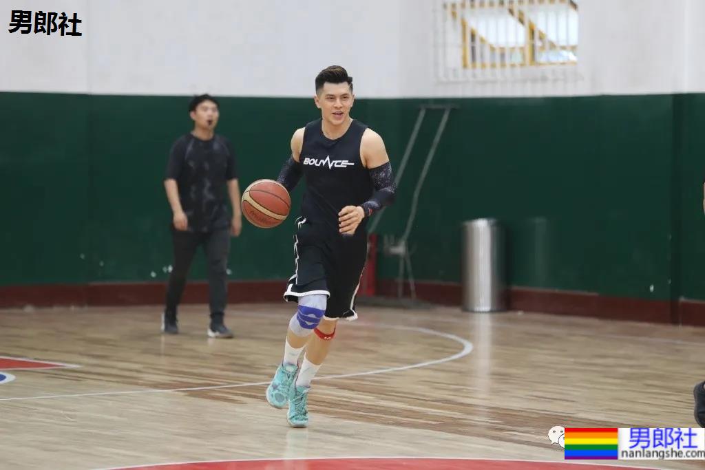 184CM西安体院的小哥哥,超爱更衣室自拍 - 51虹马 184CM西安体院的小哥哥,超爱更衣室自拍 - 51虹马