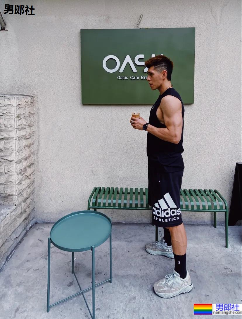 184CM西安体院的小哥哥,超爱更衣室自拍 - 51虹马 184CM西安体院的小哥哥,超爱更衣室自拍 - 51虹马