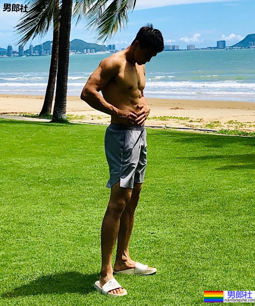 184CM西安体院的小哥哥,超爱更衣室自拍 - 51虹马 184CM西安体院的小哥哥,超爱更衣室自拍 - 51虹马