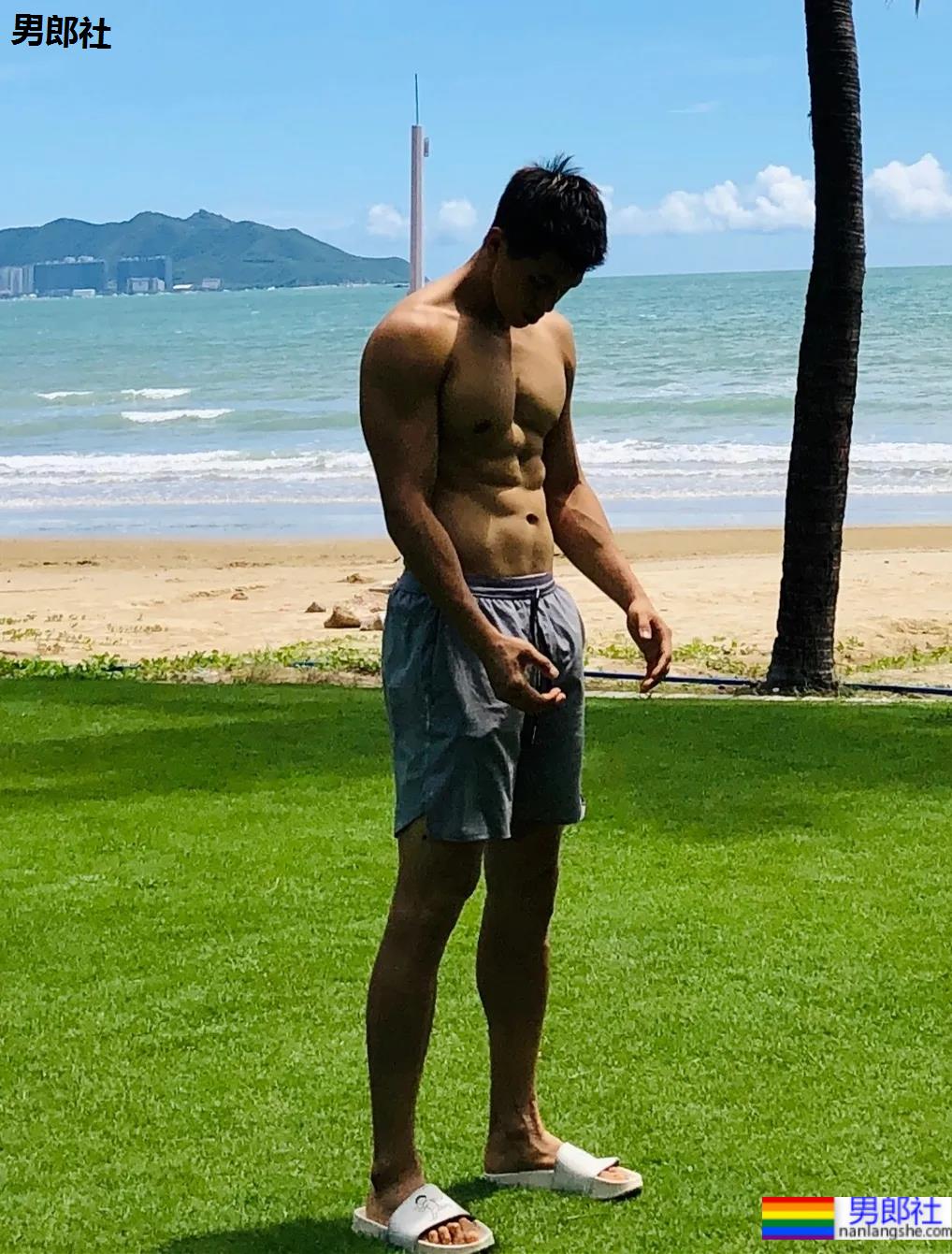 184CM西安体院的小哥哥,超爱更衣室自拍 - 51虹马 184CM西安体院的小哥哥,超爱更衣室自拍 - 51虹马