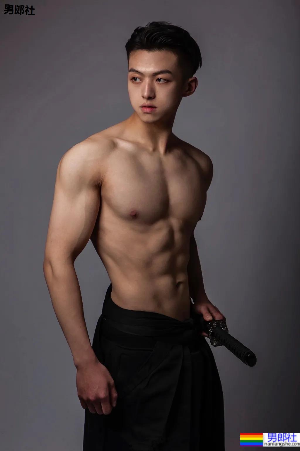 腹肌拳击教练拍荷尔蒙大片，这样的教练我也想要！ - 51虹马