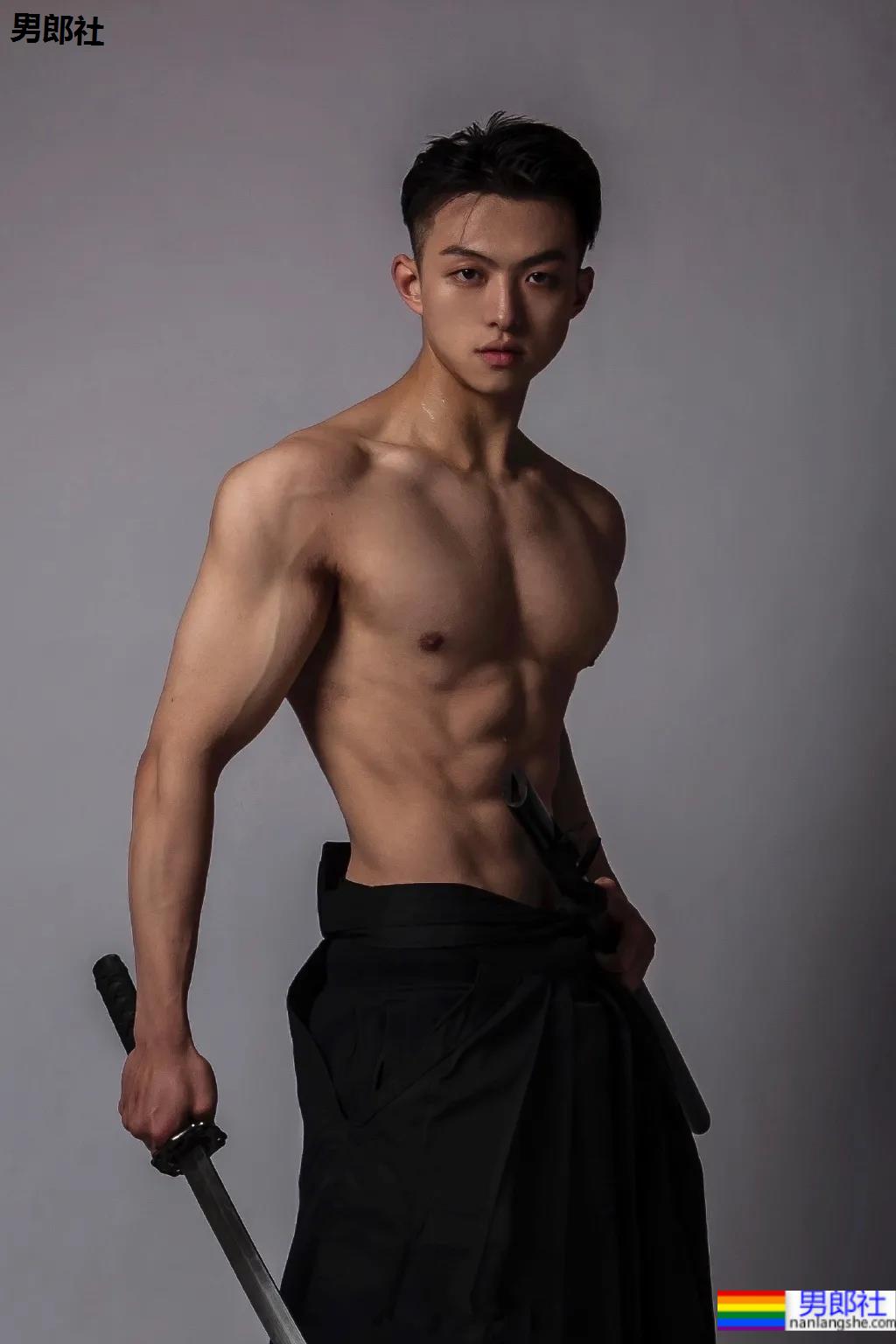 腹肌拳击教练拍荷尔蒙大片，这样的教练我也想要！ - 51虹马