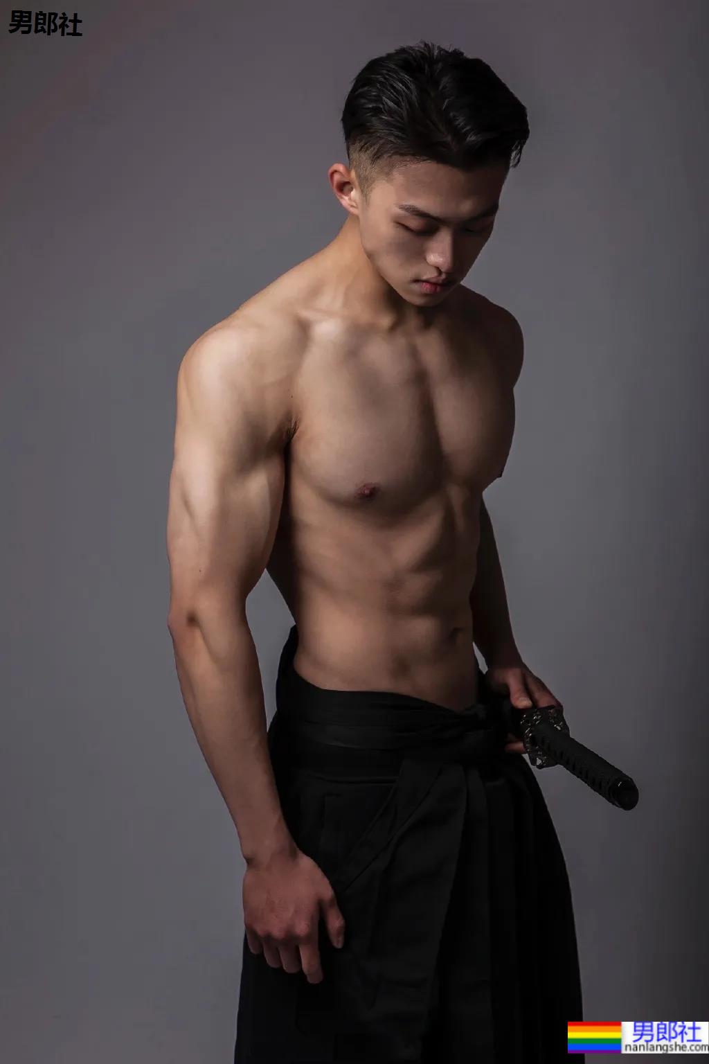 腹肌拳击教练拍荷尔蒙大片，这样的教练我也想要！ - 51虹马