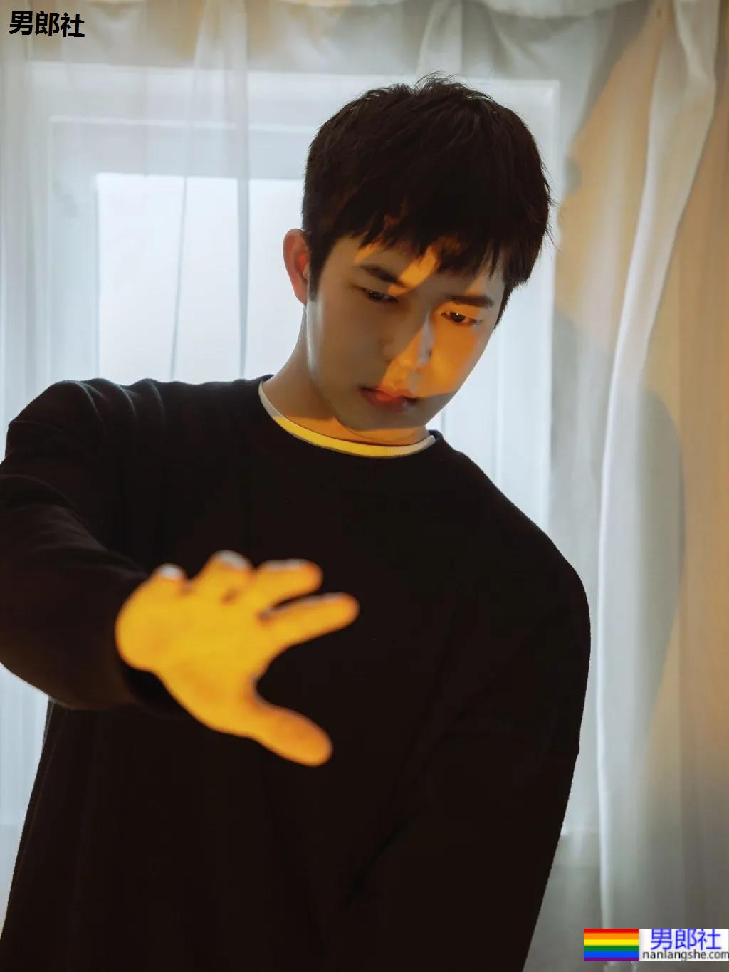 刘昊然+李现+井柏然的结合体！360度无死角帅小哥哥也太会长了吧！ - 51虹马