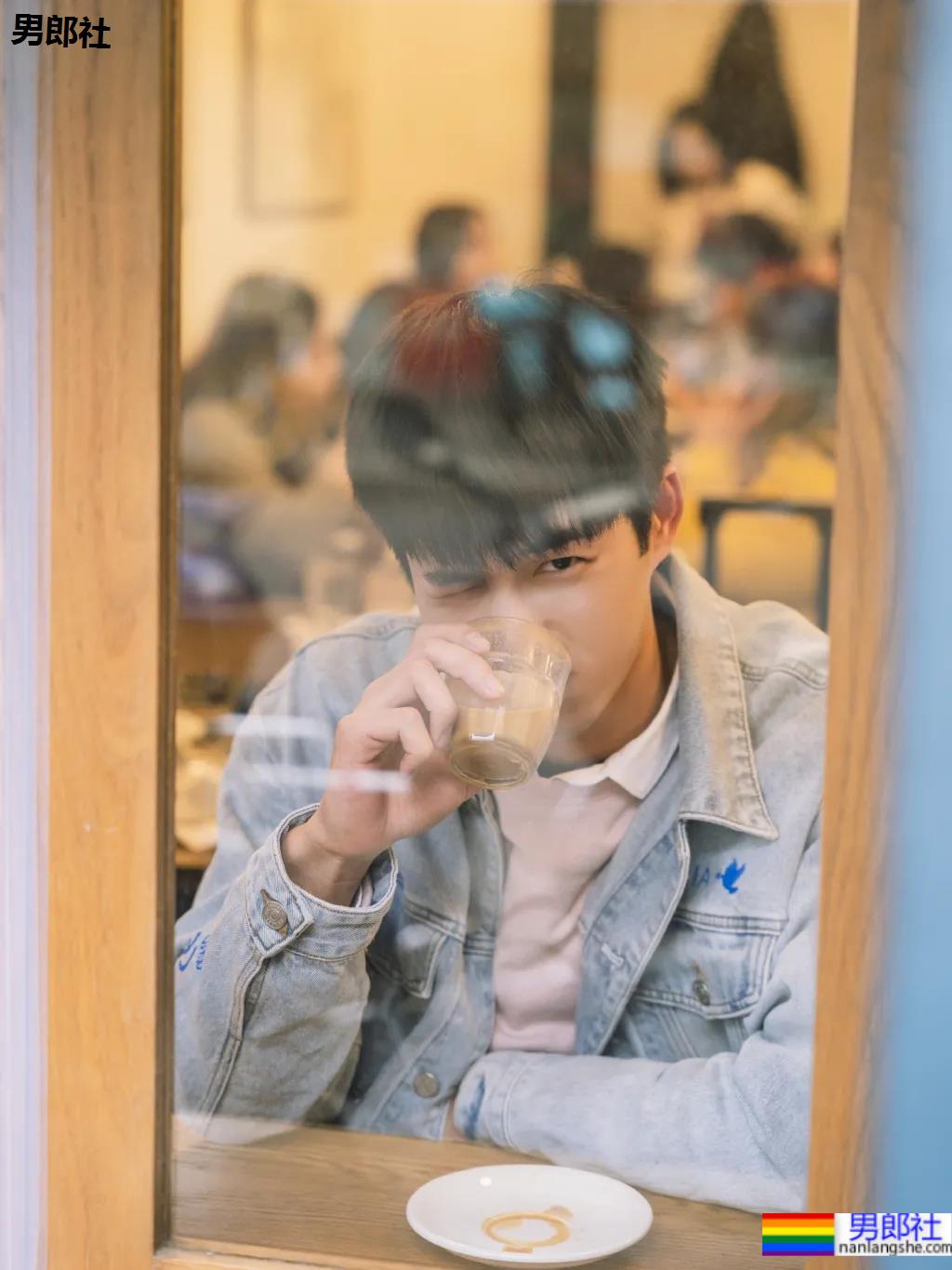 刘昊然+李现+井柏然的结合体！360度无死角帅小哥哥也太会长了吧！ - 51虹马