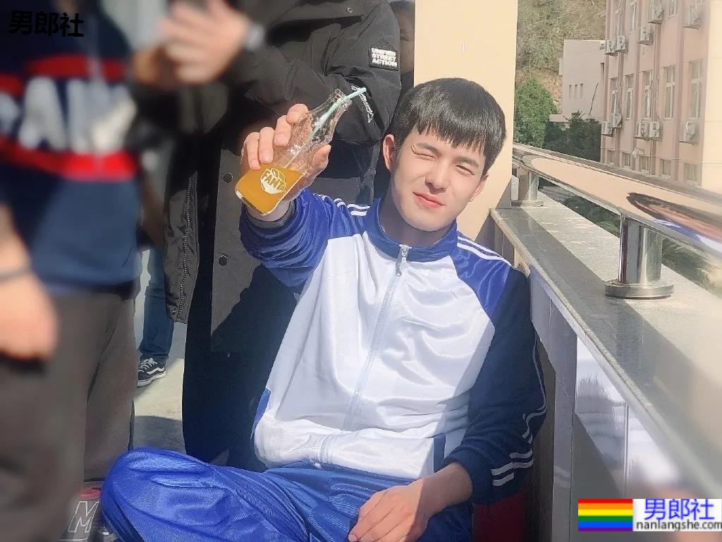 刘昊然+李现+井柏然的结合体！360度无死角帅小哥哥也太会长了吧！ - 51虹马