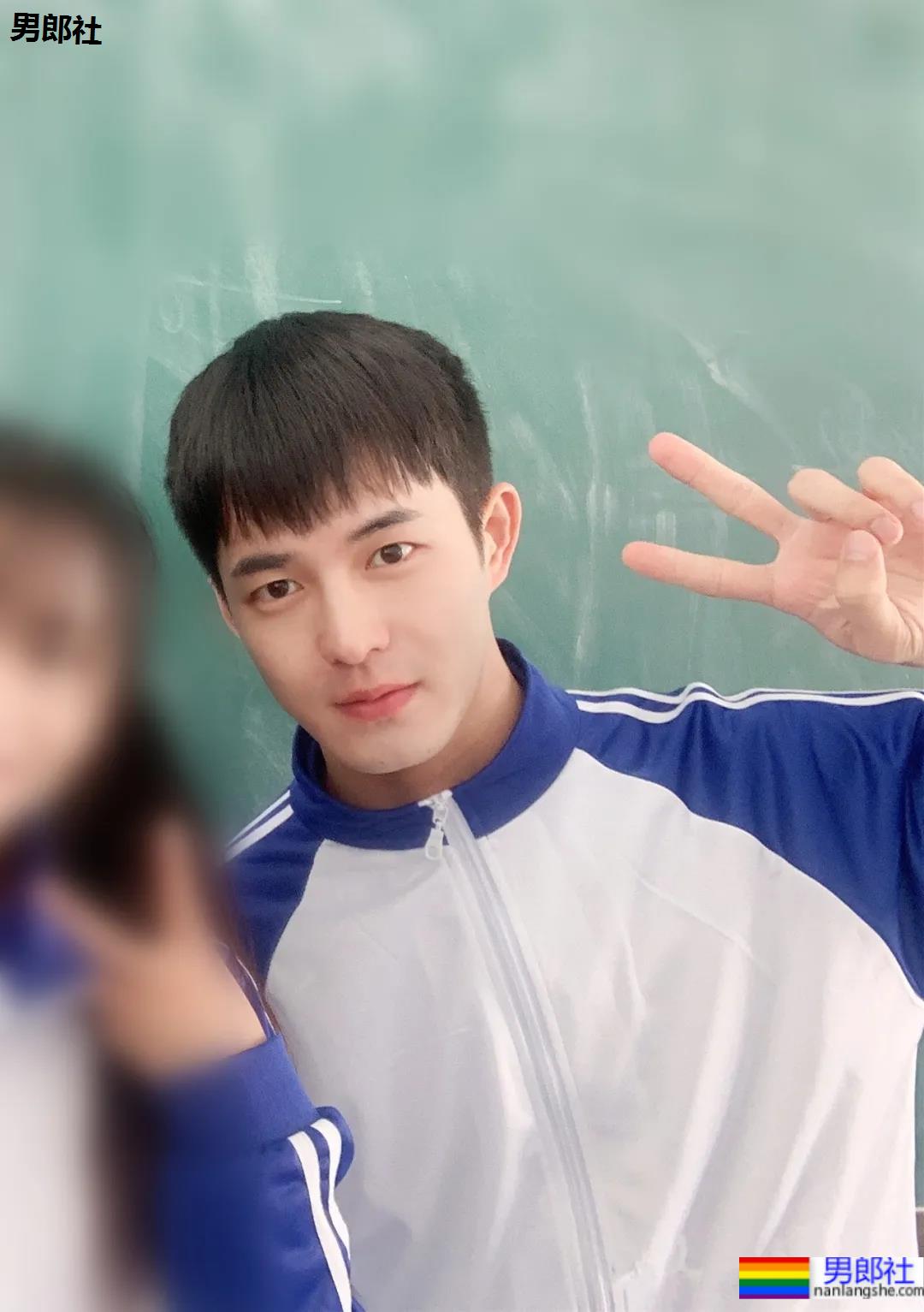 刘昊然+李现+井柏然的结合体！360度无死角帅小哥哥也太会长了吧！ - 51虹马