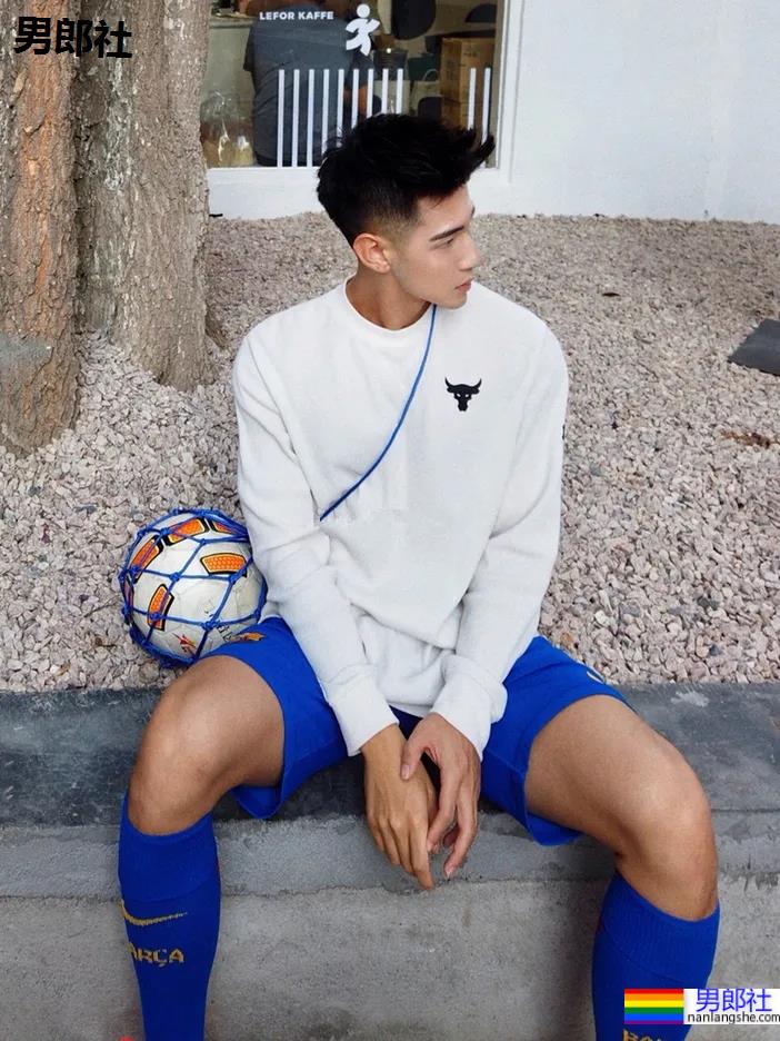 侧颜酷似王安宇的腹肌小狼狗，寸头球服体育生你喜欢的样子他都有！ - 51虹马
