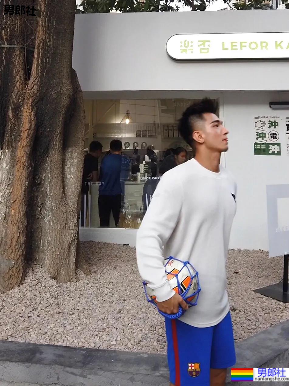 侧颜酷似王安宇的腹肌小狼狗，寸头球服体育生你喜欢的样子他都有！ - 51虹马