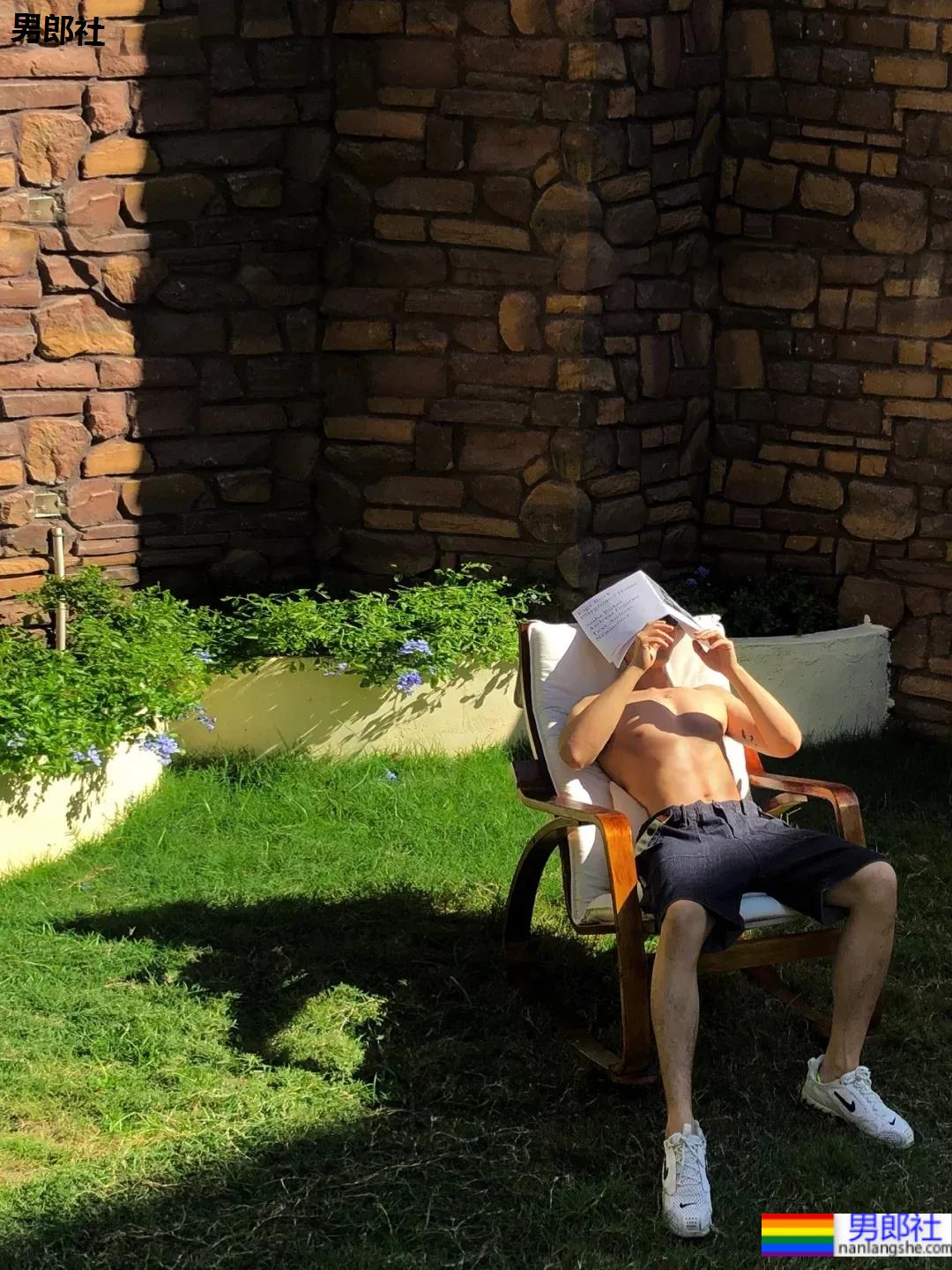 侧颜酷似王安宇的腹肌小狼狗，寸头球服体育生你喜欢的样子他都有！ - 51虹马