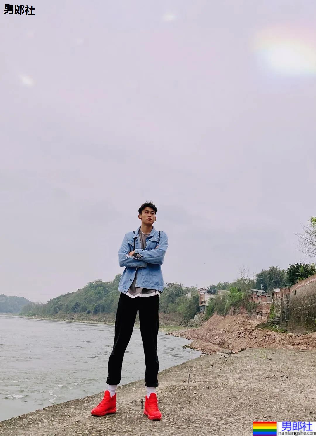 17岁196CM体育生学弟，最好的年纪最好的样子！ - 51虹马