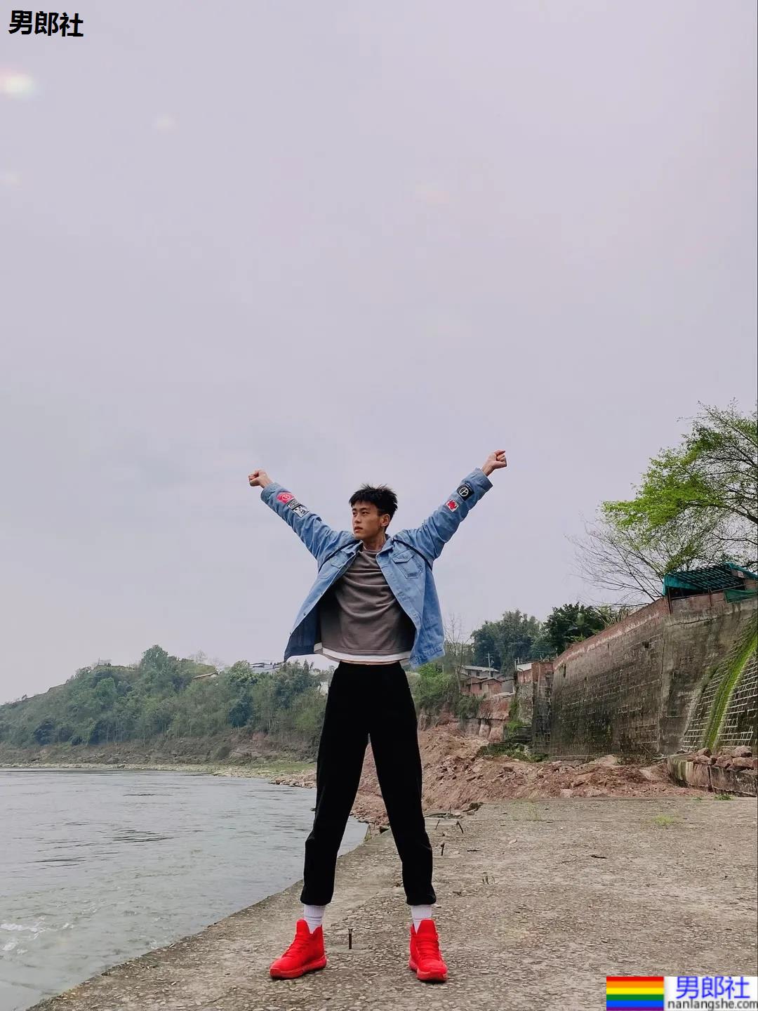 17岁196CM体育生学弟，最好的年纪最好的样子！ - 51虹马