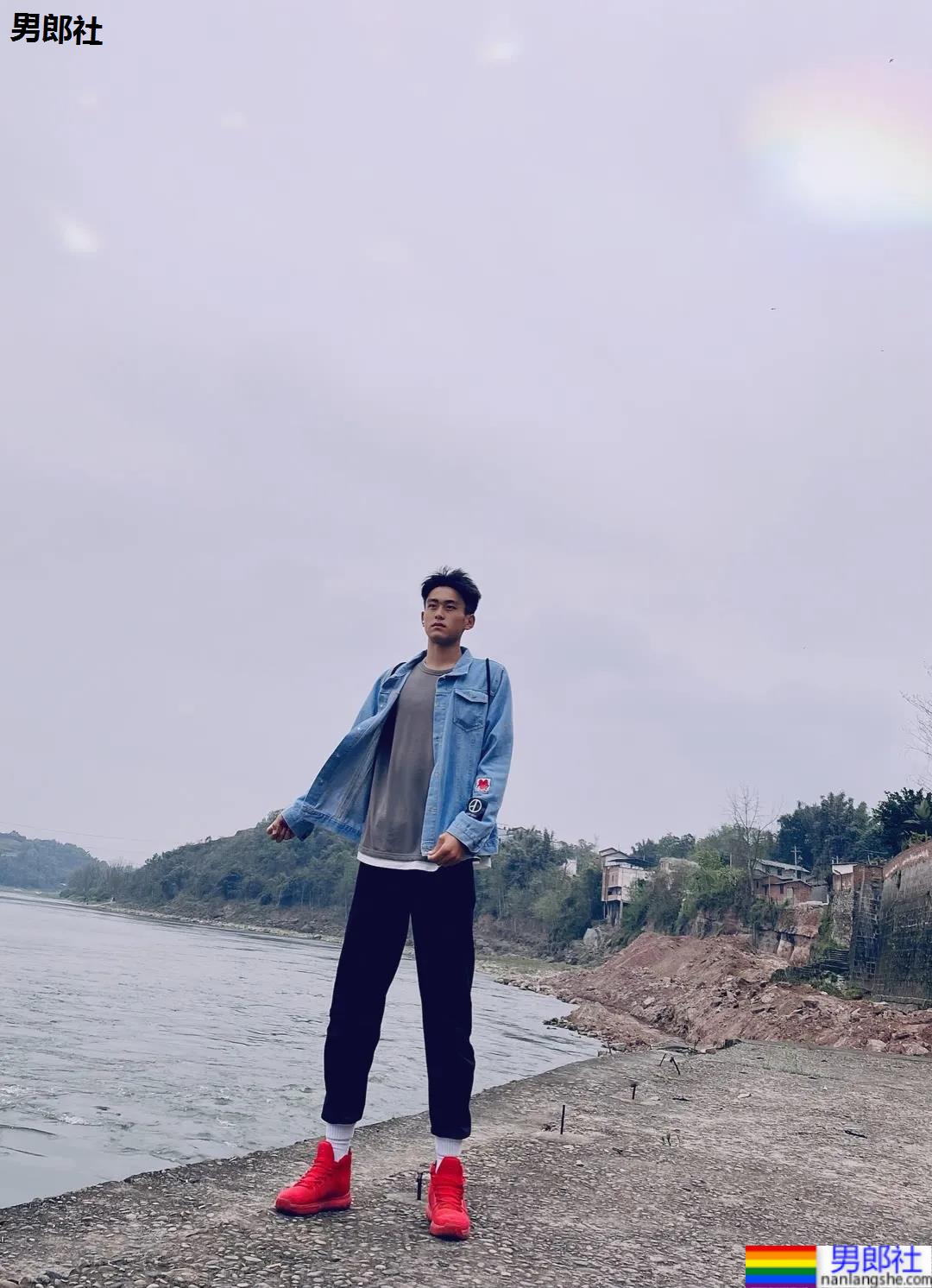 17岁196CM体育生学弟，最好的年纪最好的样子！ - 51虹马